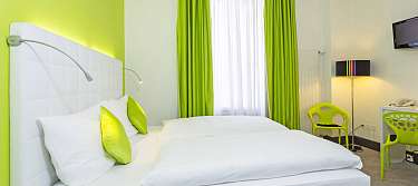 Budget room with queen bed or twin beds
