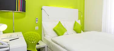 Budget room with twin beds